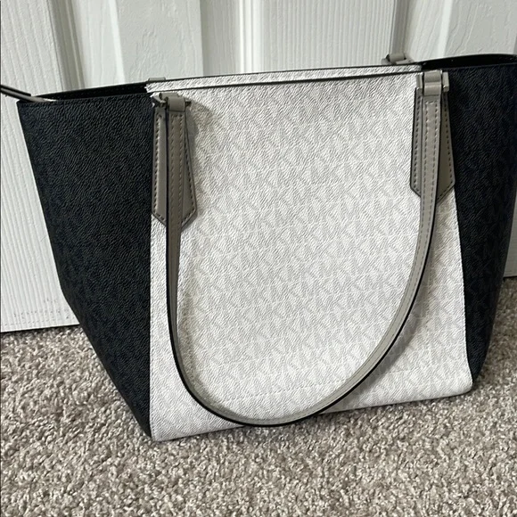 Michael Kors Black and White Purse - Picture 5 of 13
